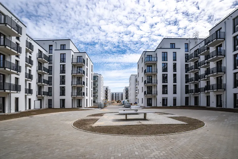 WBS 100 mit besonderen Wohnbedarf: Kompakte 4-Zimmer-Wohnung mit Balkon — photo 1